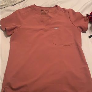 Mauve figs scrub top